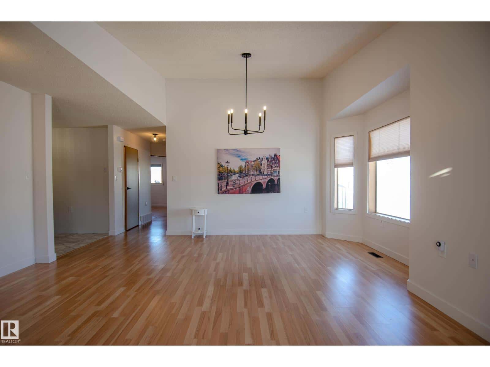 15571 59A ST NW — Edmonton, Alberta - Photo 5 of 45