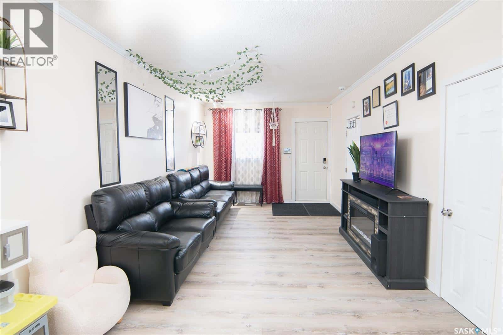 625 7th STREET E — Prince Albert, Saskatchewan - Photo 5 of 13