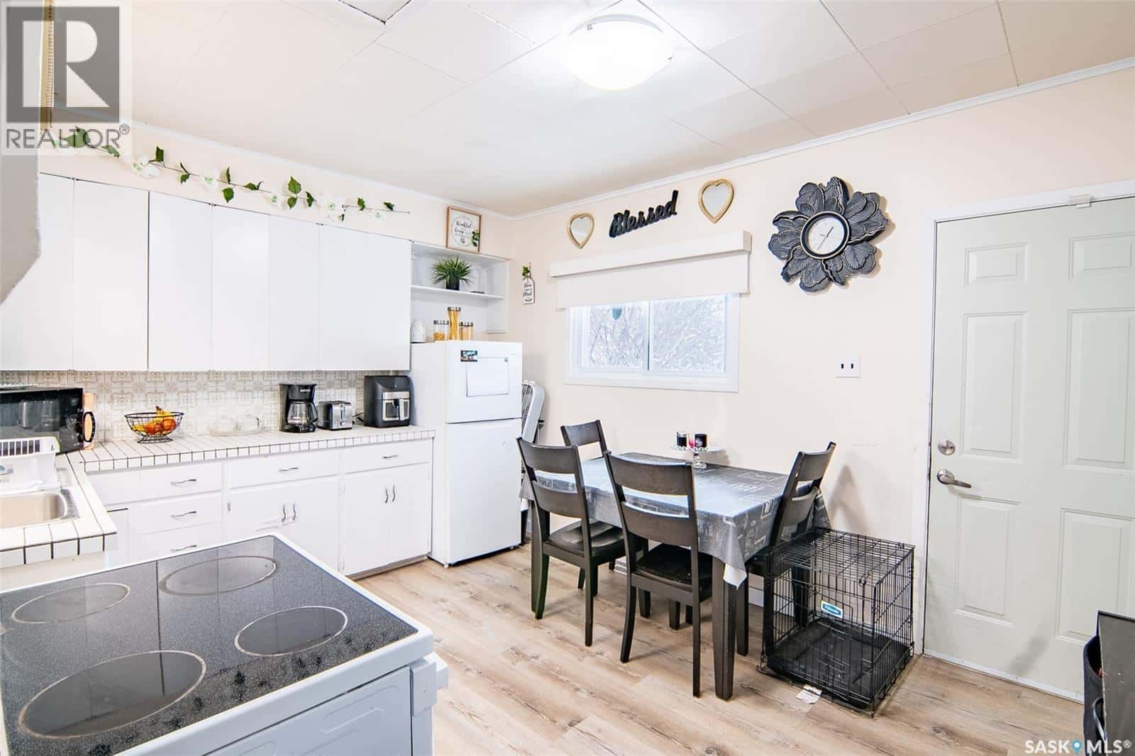 625 7th STREET E — Prince Albert, Saskatchewan - Photo 4 of 13