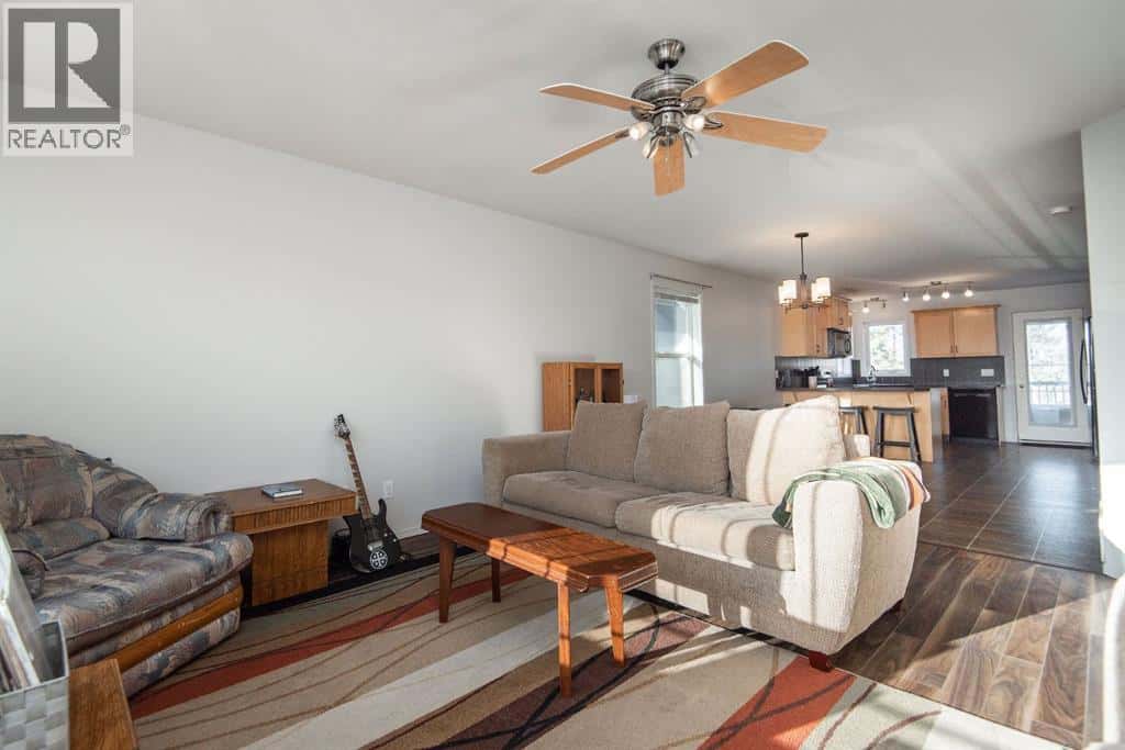 123 Bowman Circle — Sylvan Lake, Alberta - Photo 4 of 37