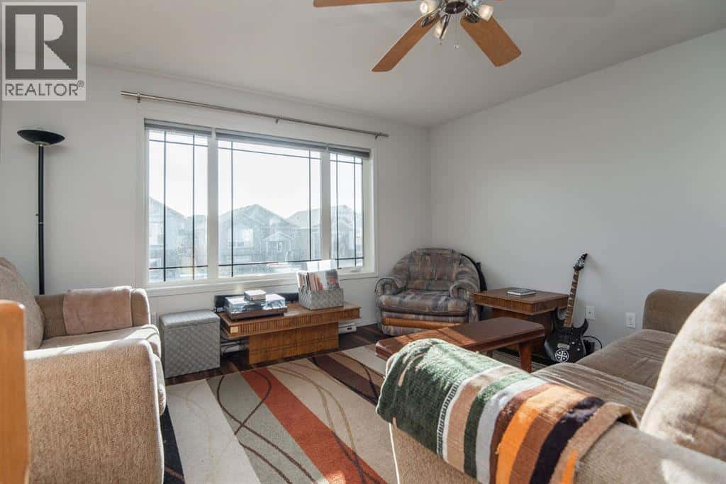 123 Bowman Circle — Sylvan Lake, Alberta - Photo 5 of 37