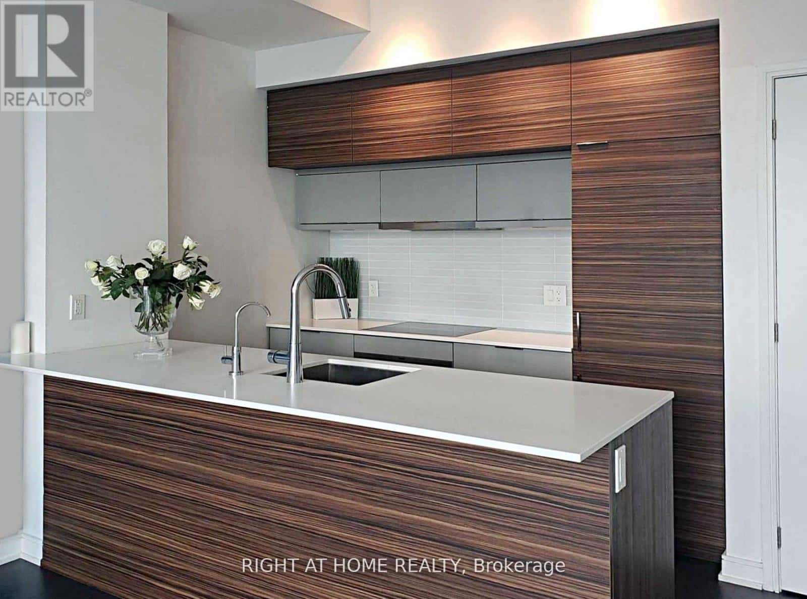 4707 - 88 SCOTT STREET W — Toronto (Church-Yonge Corridor), Ontario - Photo 4 of 20