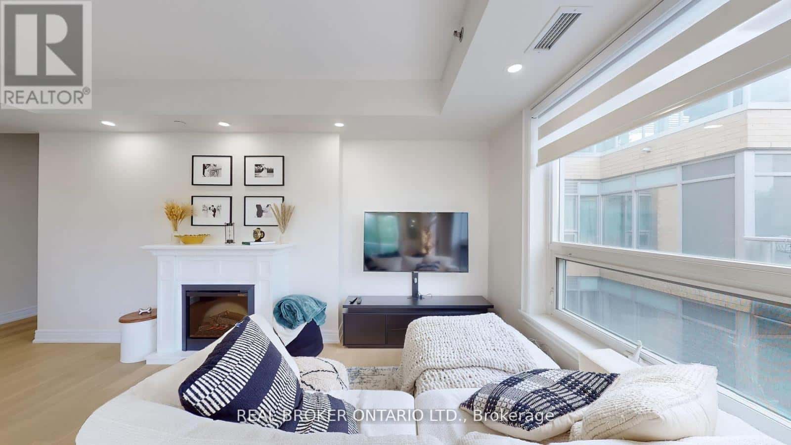 415 - 701 SHEPPARD AVENUE W — Toronto (Clanton Park), Ontario - Photo 4 of 35