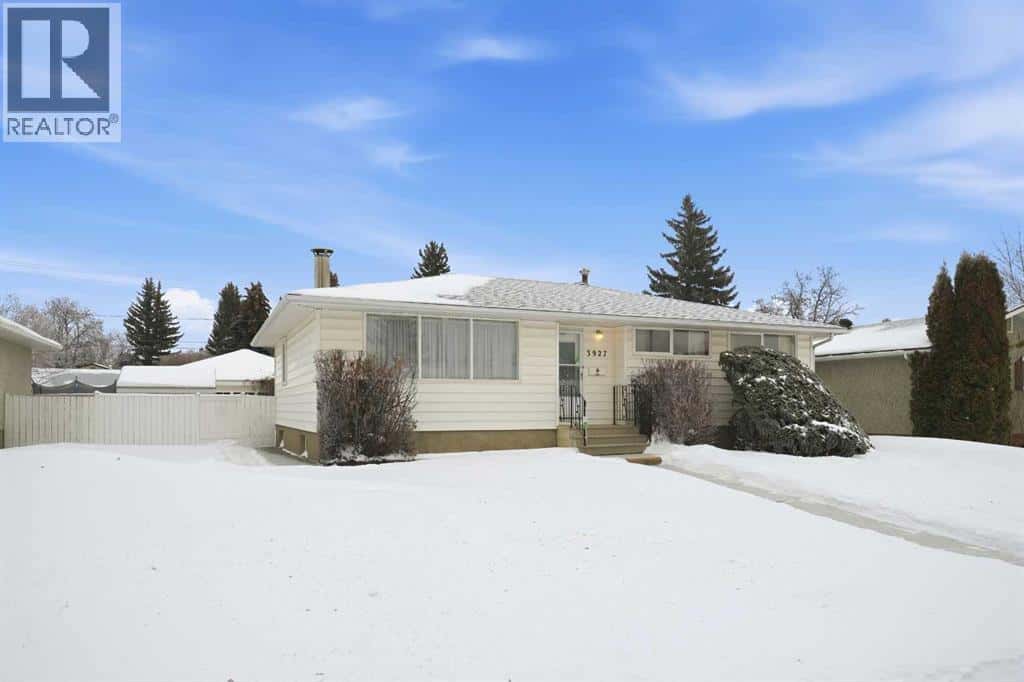 3927 Exeter Crescent — Red Deer, Alberta - Photo 3 of 34