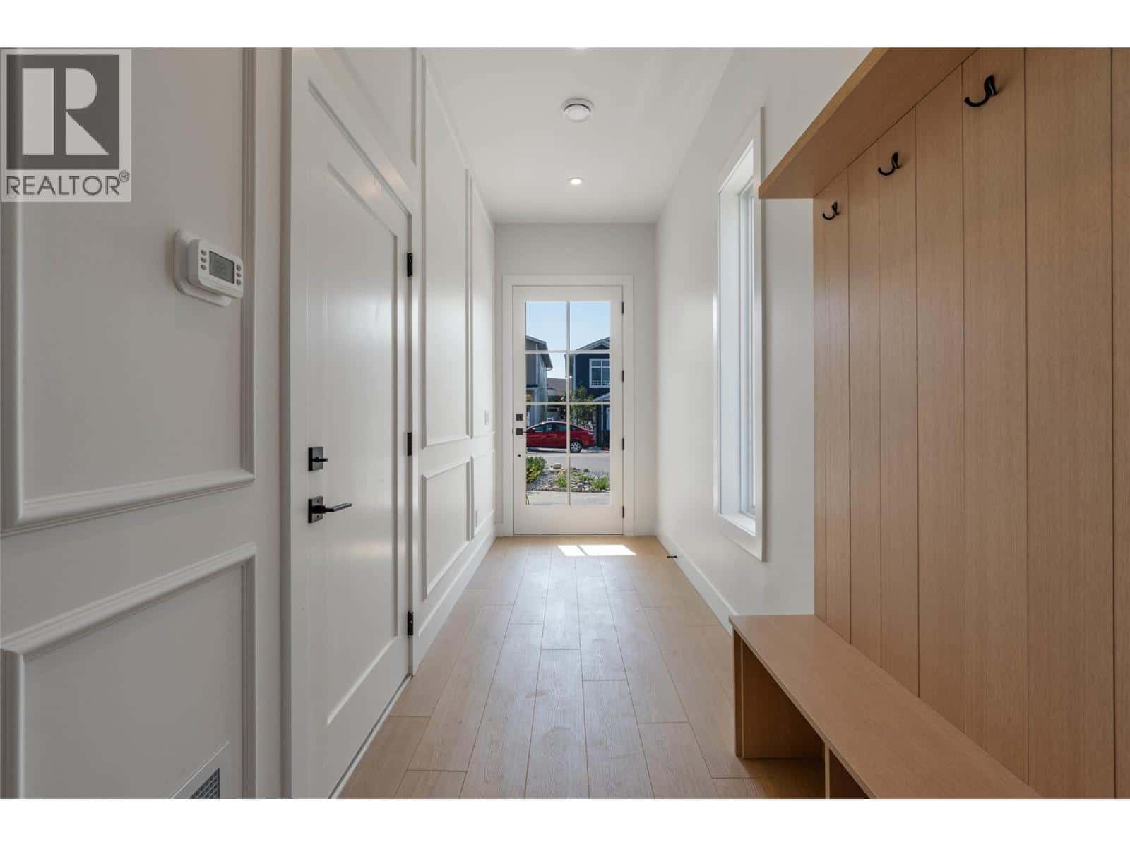 386 Chardonnay Avenue — Oliver, British Columbia - Photo 4 of 43