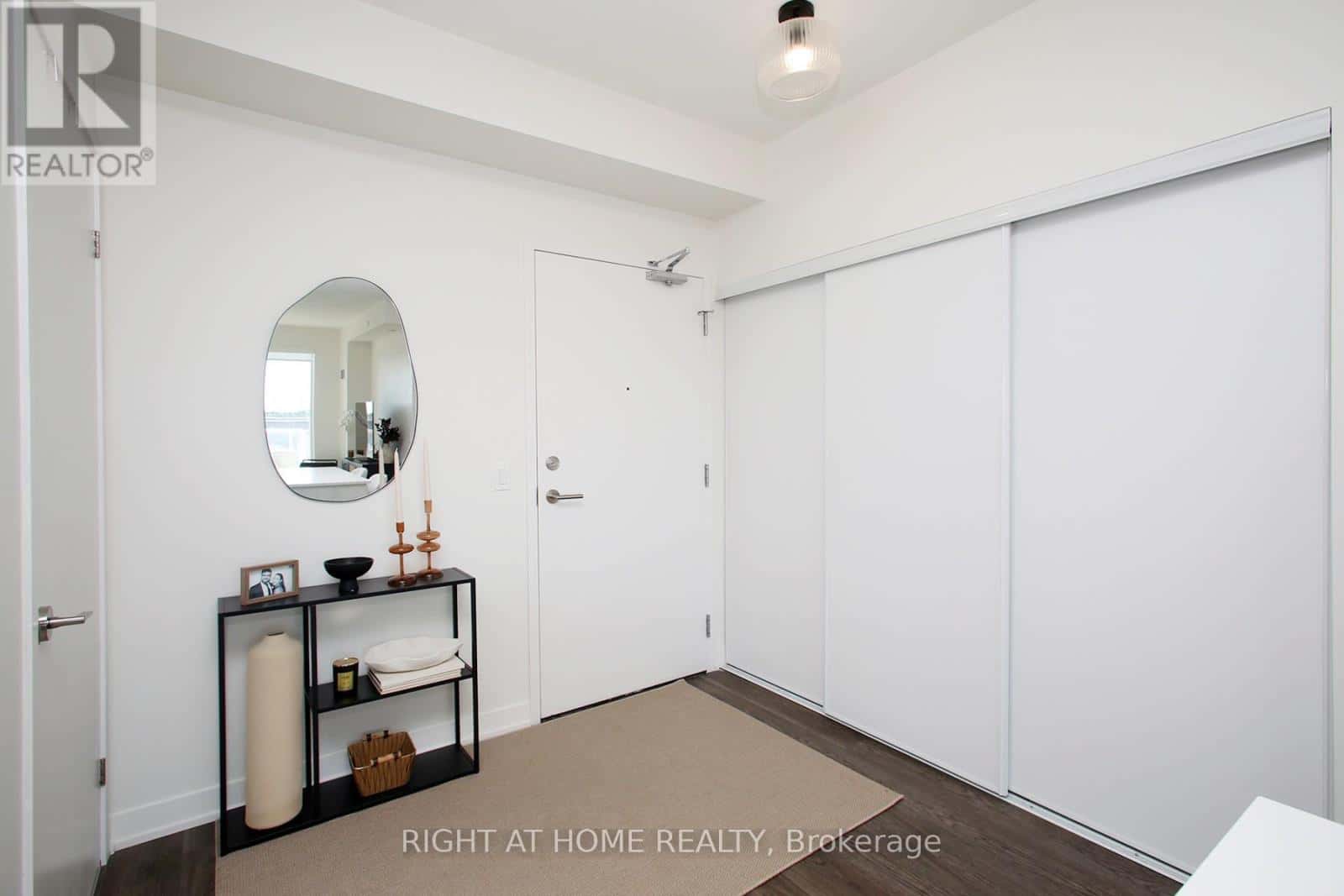 513 - 6 DAVID EYER ROAD — Richmond Hill, Ontario - Photo 4 of 26