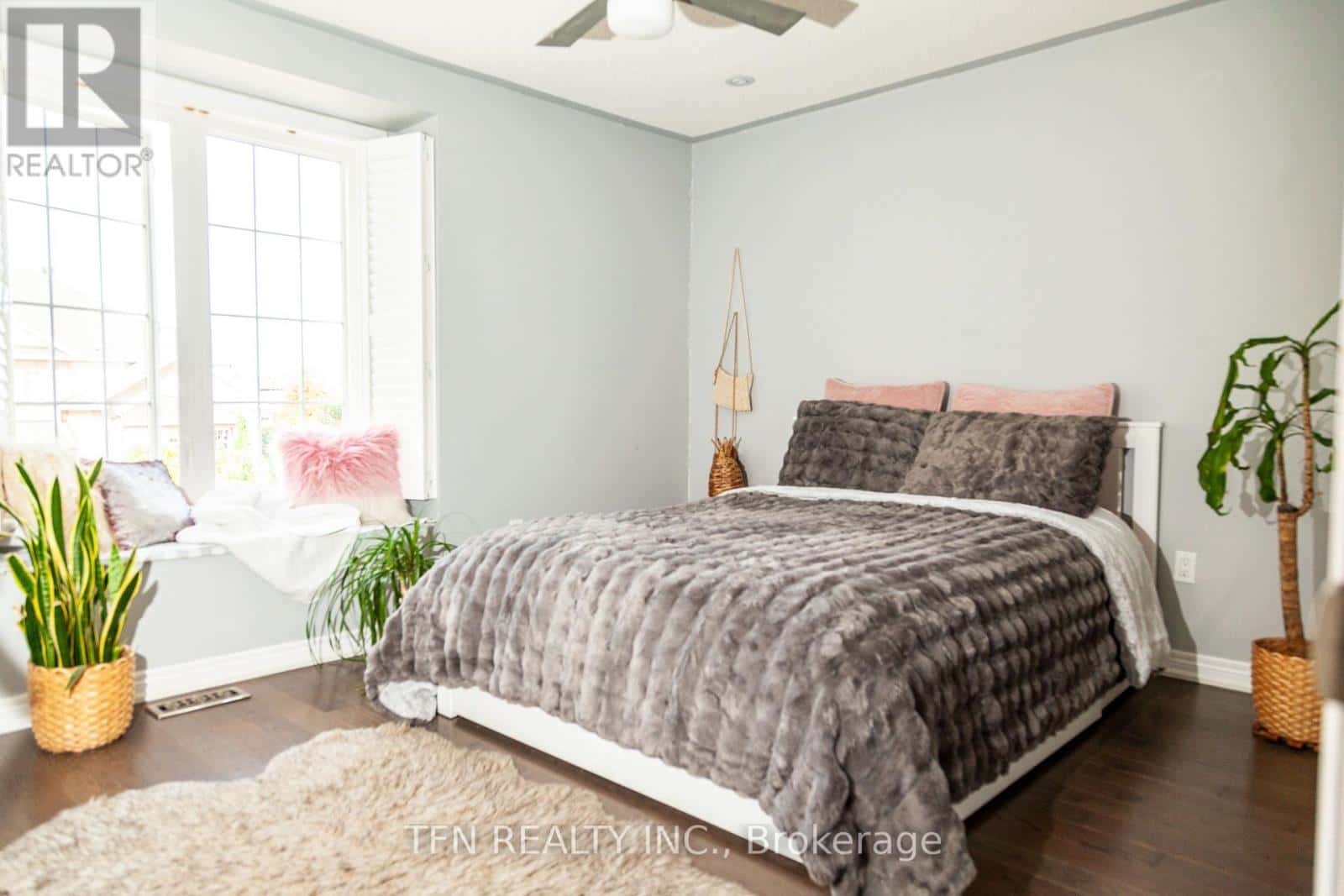 5 BELWOOD BOULEVARD — Vaughan (Patterson), Ontario - Photo 2 of 31