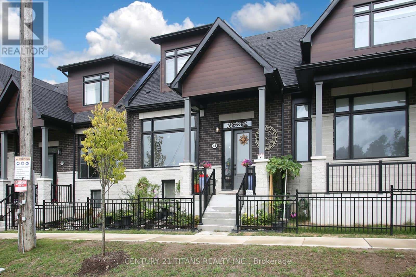 18 VERN ROBERTSON GATE — Uxbridge, Ontario - Photo 2 of 32