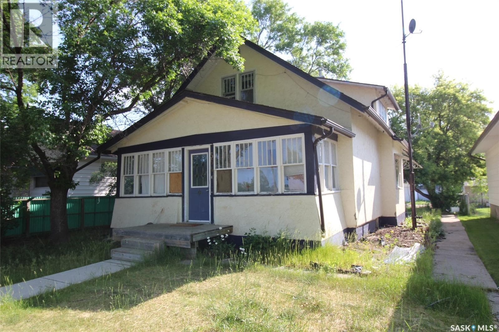 564 1st STREET W — Shaunavon, Saskatchewan - Main photo