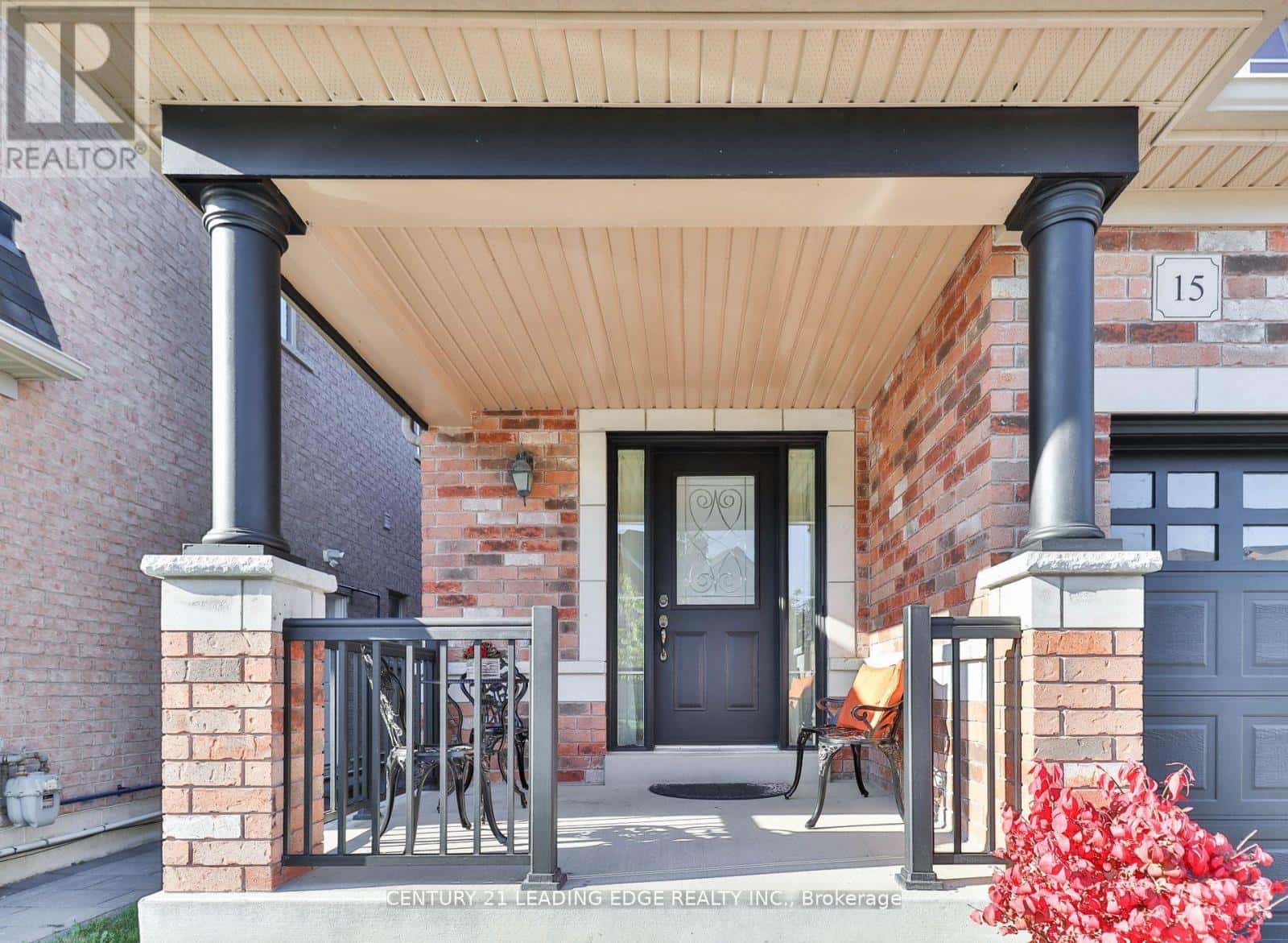 15 ROBERTDALE COURT — Whitchurch-Stouffville (Stouffville), Ontario - Photo 2 of 33