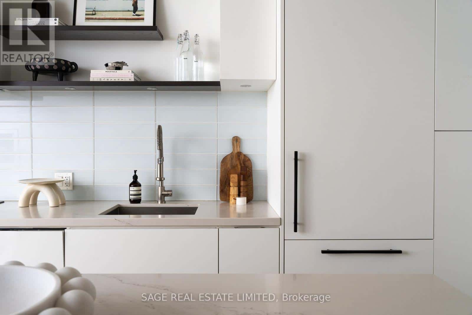 321 - 35 WABASH AVENUE — Toronto (Roncesvalles), Ontario - Photo 4 of 44