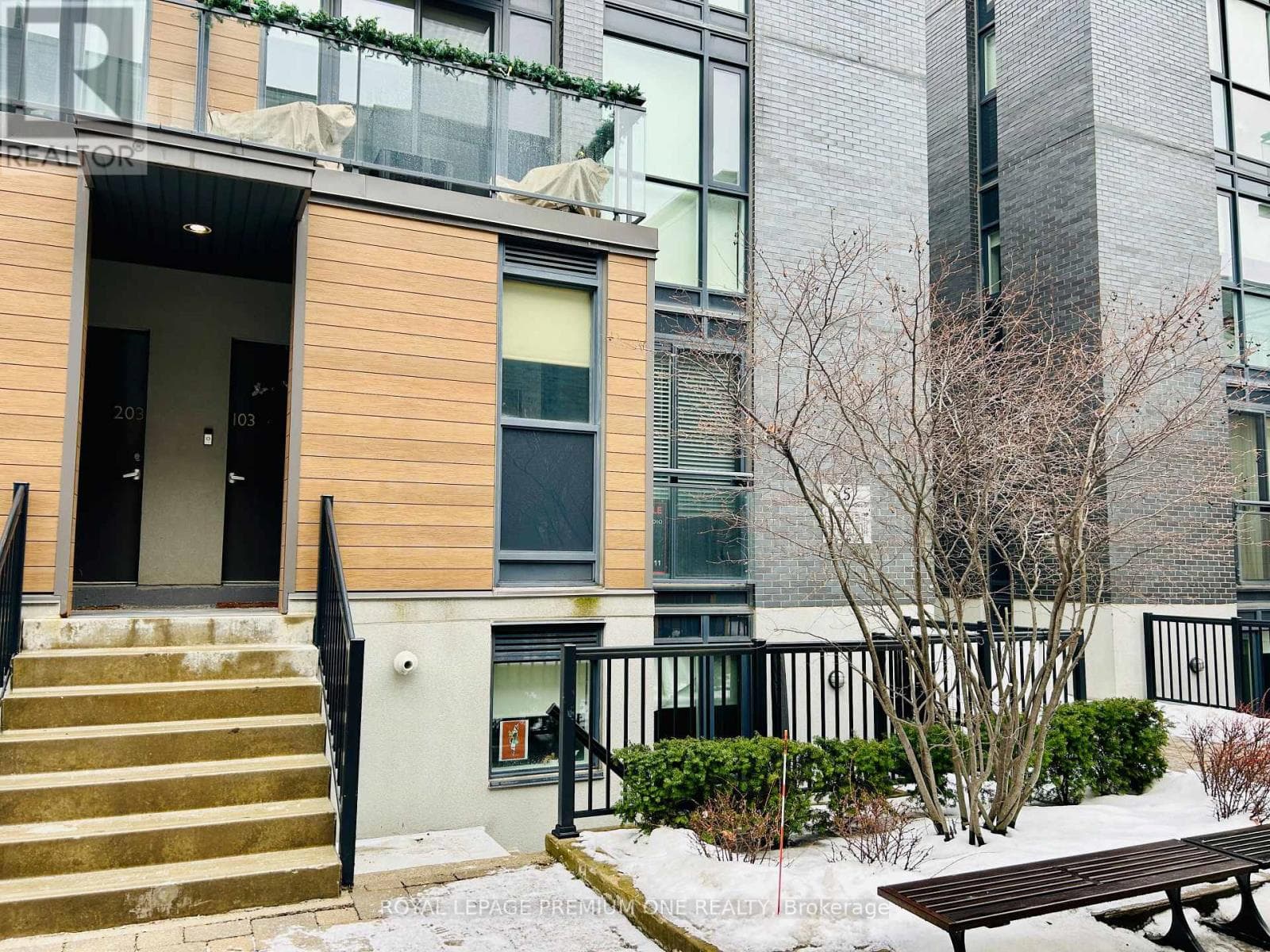 102 - 5 SOUSA MENDES STREET — Toronto (Dovercourt-Wallace Emerson-Junction), Ontario - Main photo