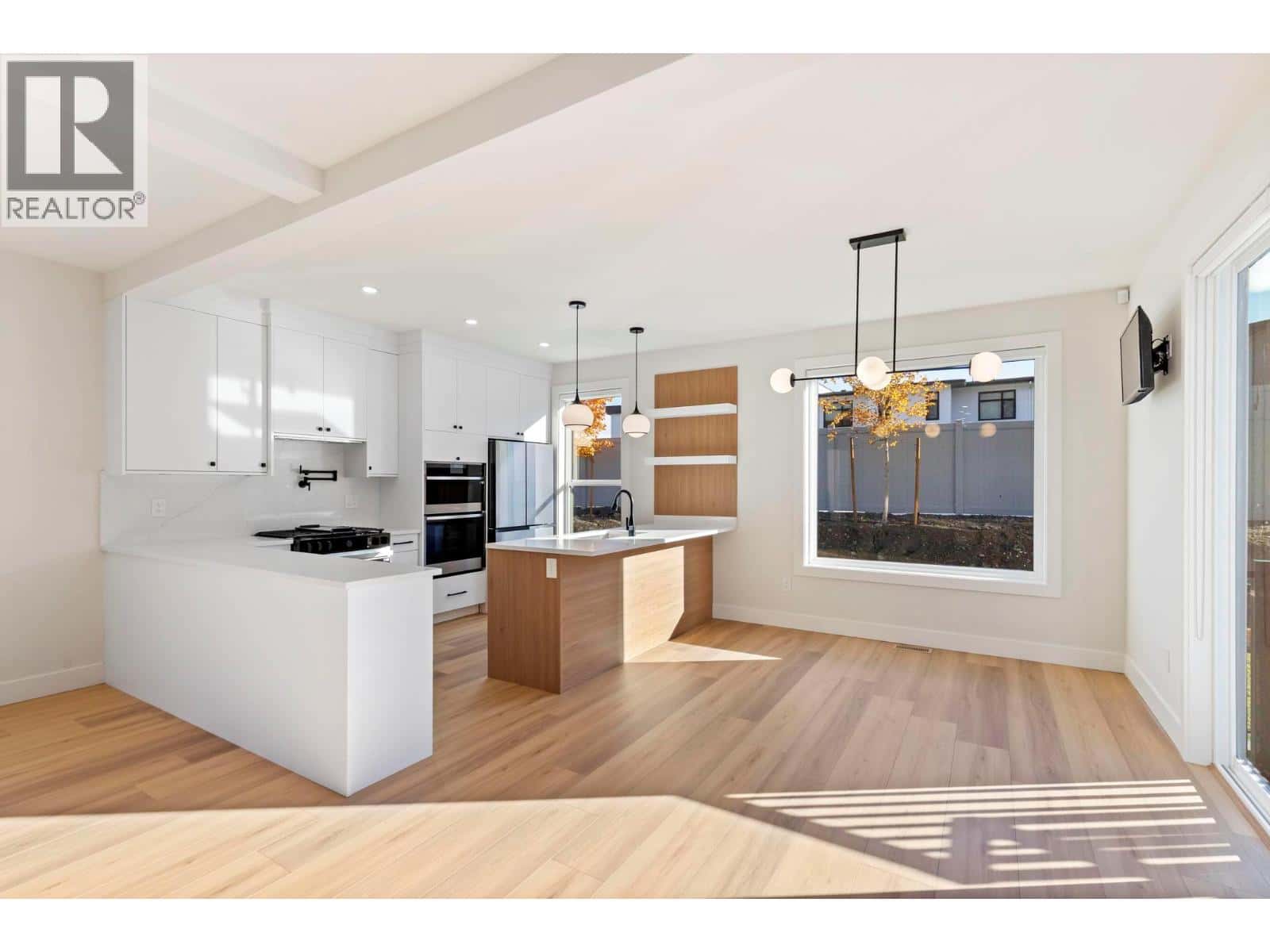 3741 Astoria Drive — West Kelowna, British Columbia - Photo 5 of 48