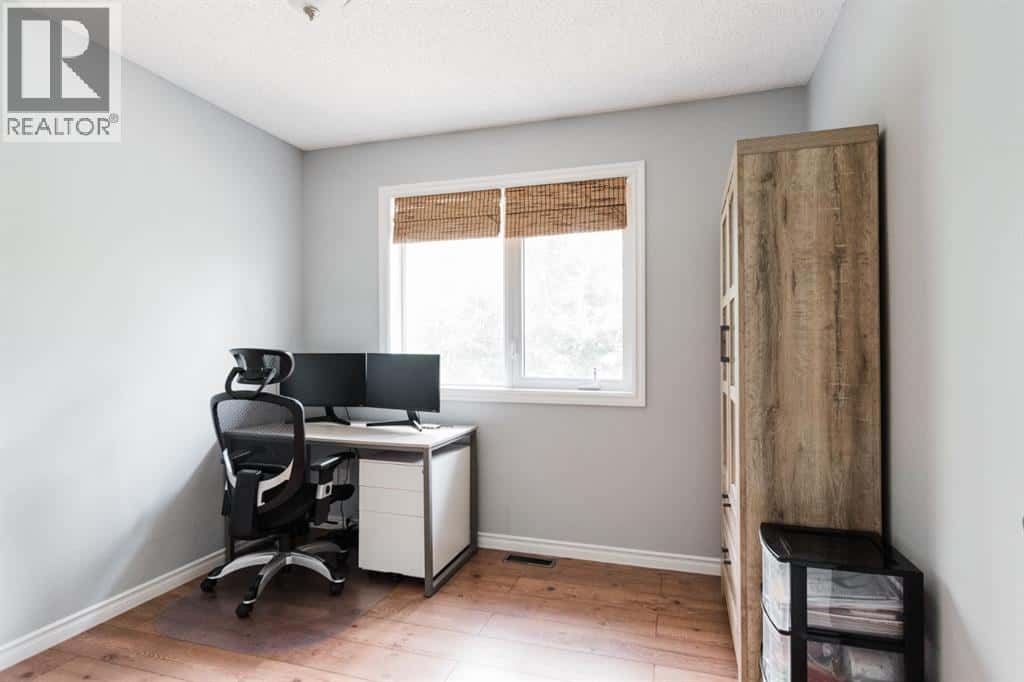 Fort McMurray — Fort McMurray - Photo 4 of 46