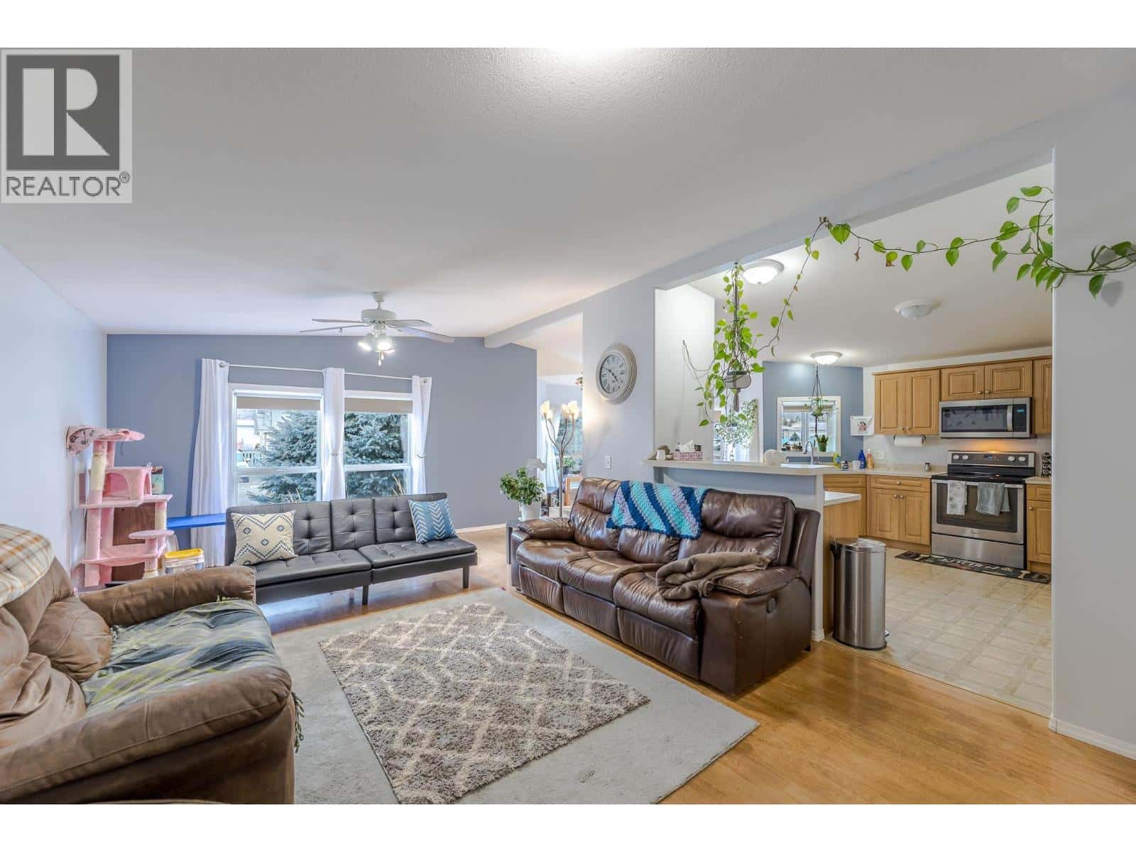 604 10th Avenue — Keremeos, British Columbia - Photo 5 of 37