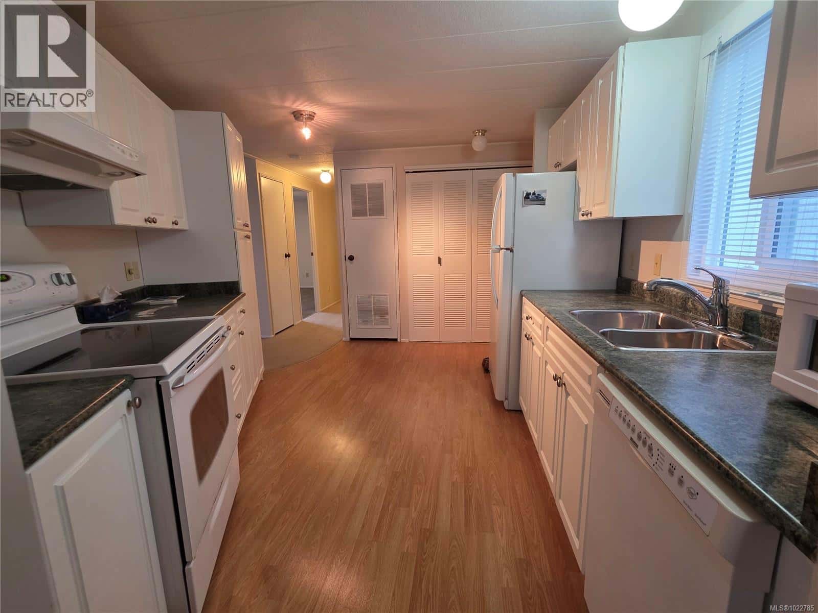 23 4935 Broughton St — Port Alberni, British Columbia - Photo 3 of 13