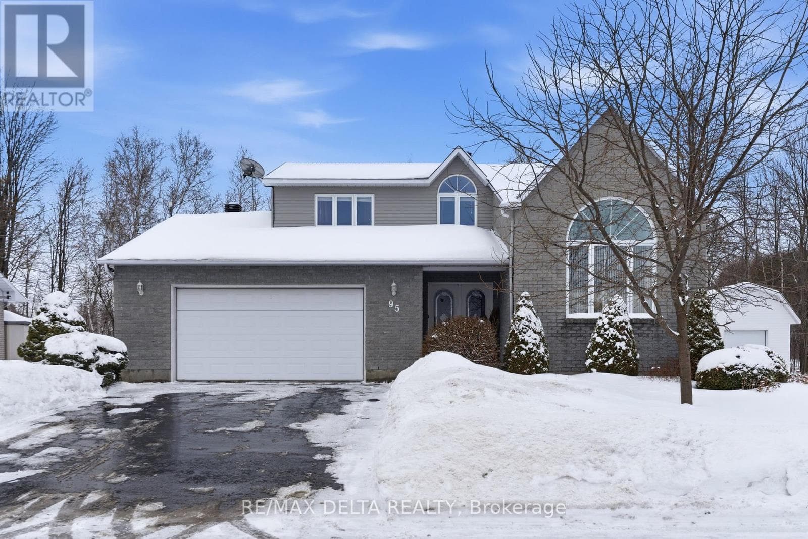 95 LALANDE CRESCENT — Alfred and Plantagenet, Ontario - Main photo