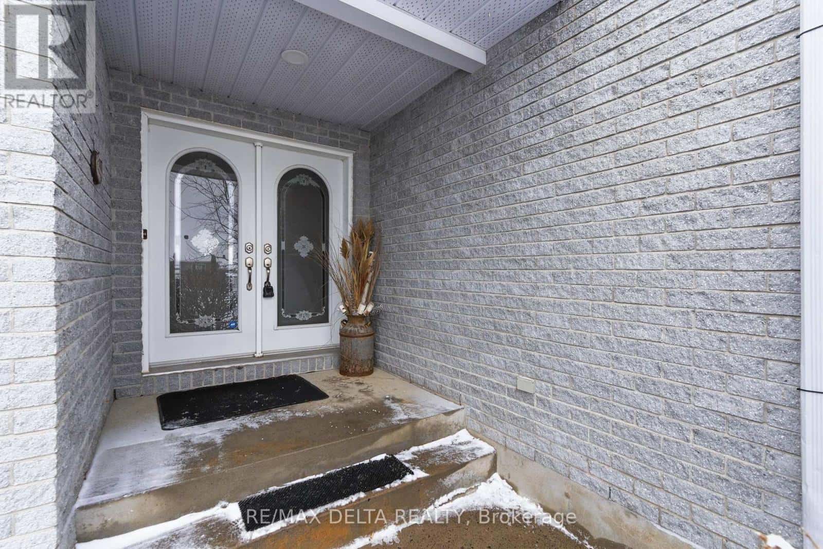 95 LALANDE CRESCENT — Alfred and Plantagenet, Ontario - Photo 3 of 48