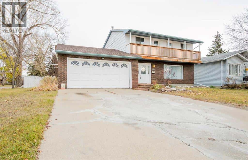 10132 93 Avenue — Grande Prairie, Alberta - Photo 2 of 34