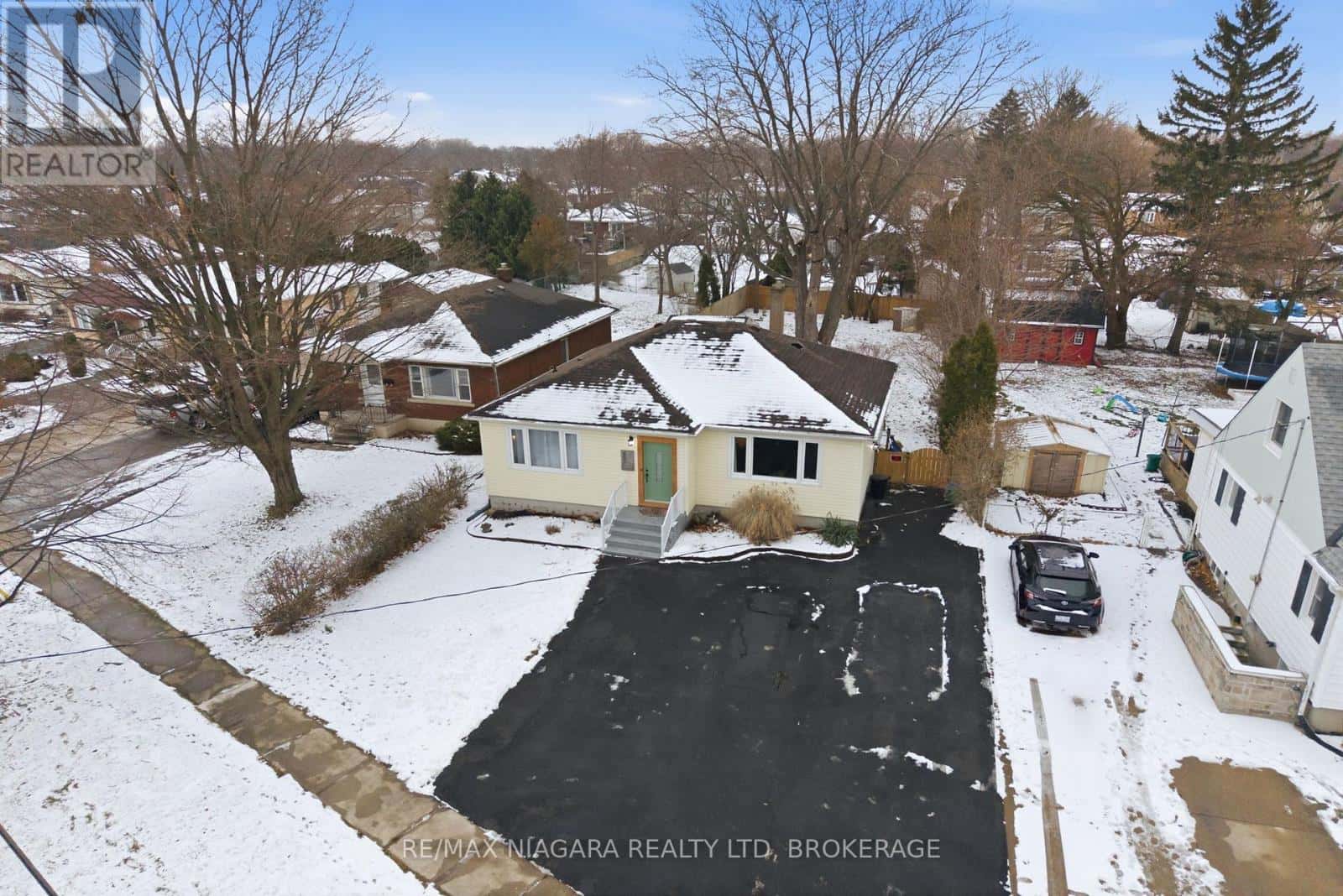 489 VINE STREET — St. Catharines (Vine/Linwell), Ontario - Photo 2 of 35