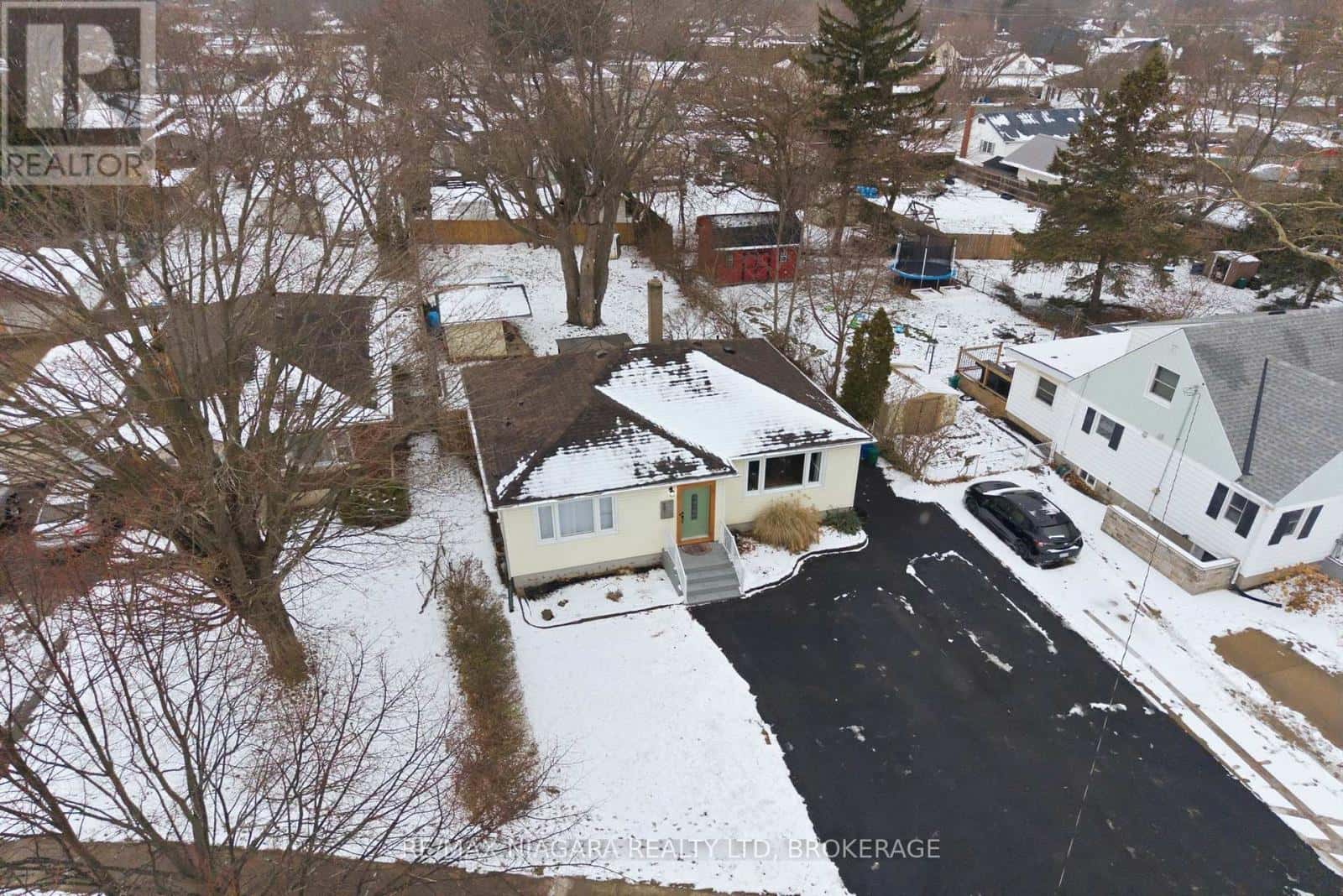 489 VINE STREET — St. Catharines (Vine/Linwell), Ontario - Photo 4 of 35