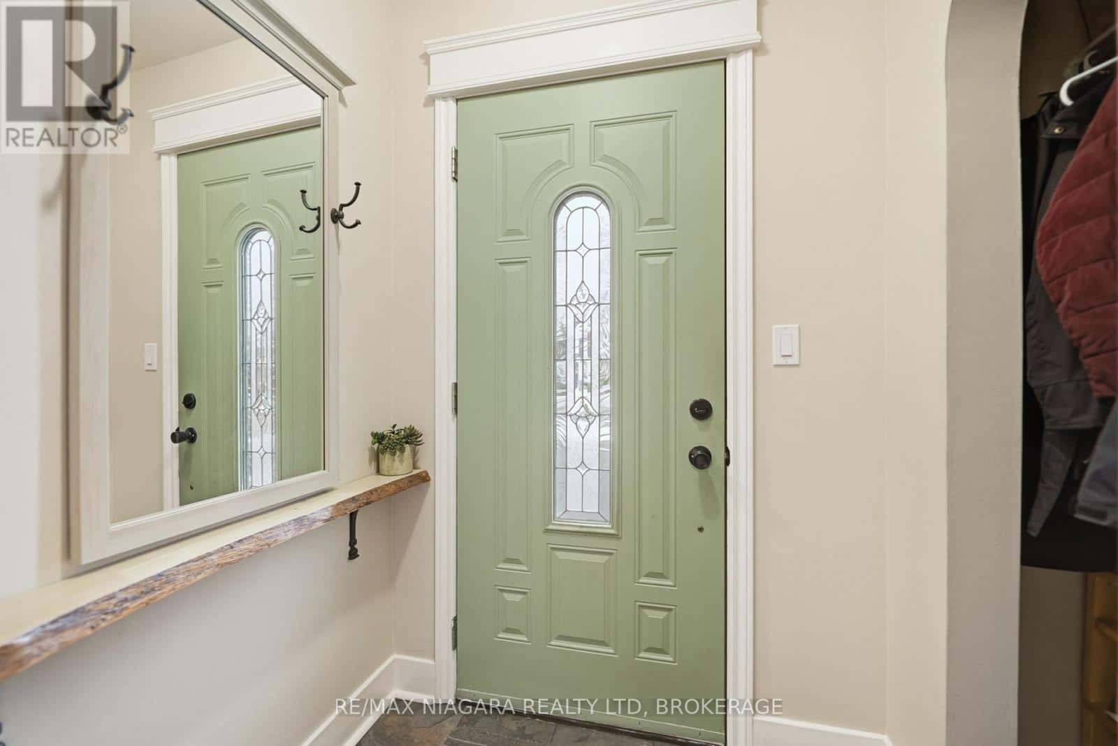 489 VINE STREET — St. Catharines (Vine/Linwell), Ontario - Photo 5 of 35