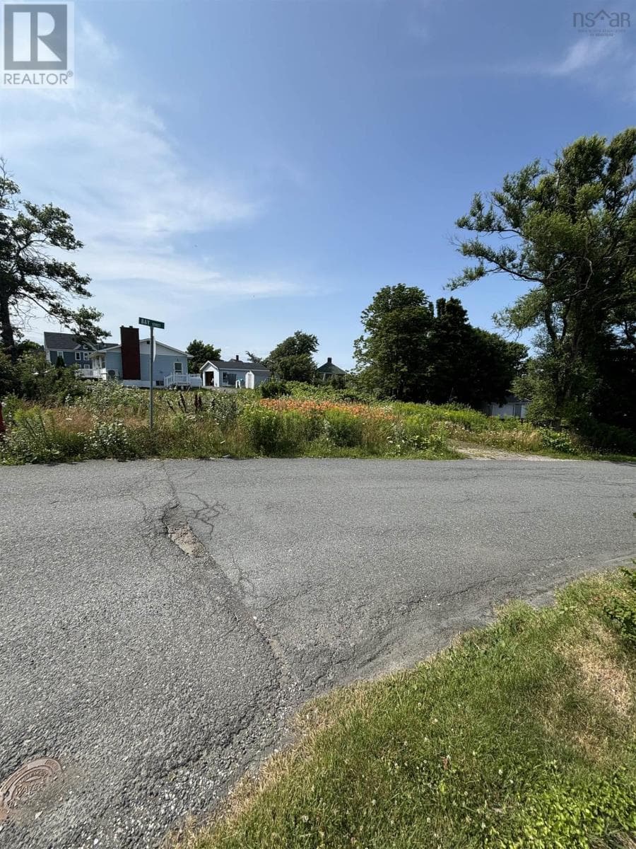 718 Main Street — Glace Bay, Nova Scotia - Main photo