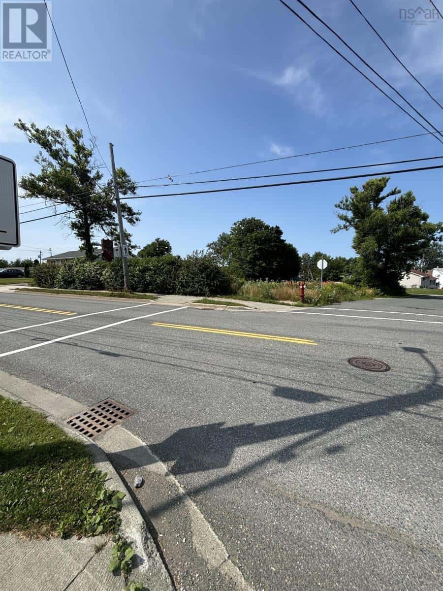 718 Main Street — Glace Bay, Nova Scotia - Photo 2 of 5