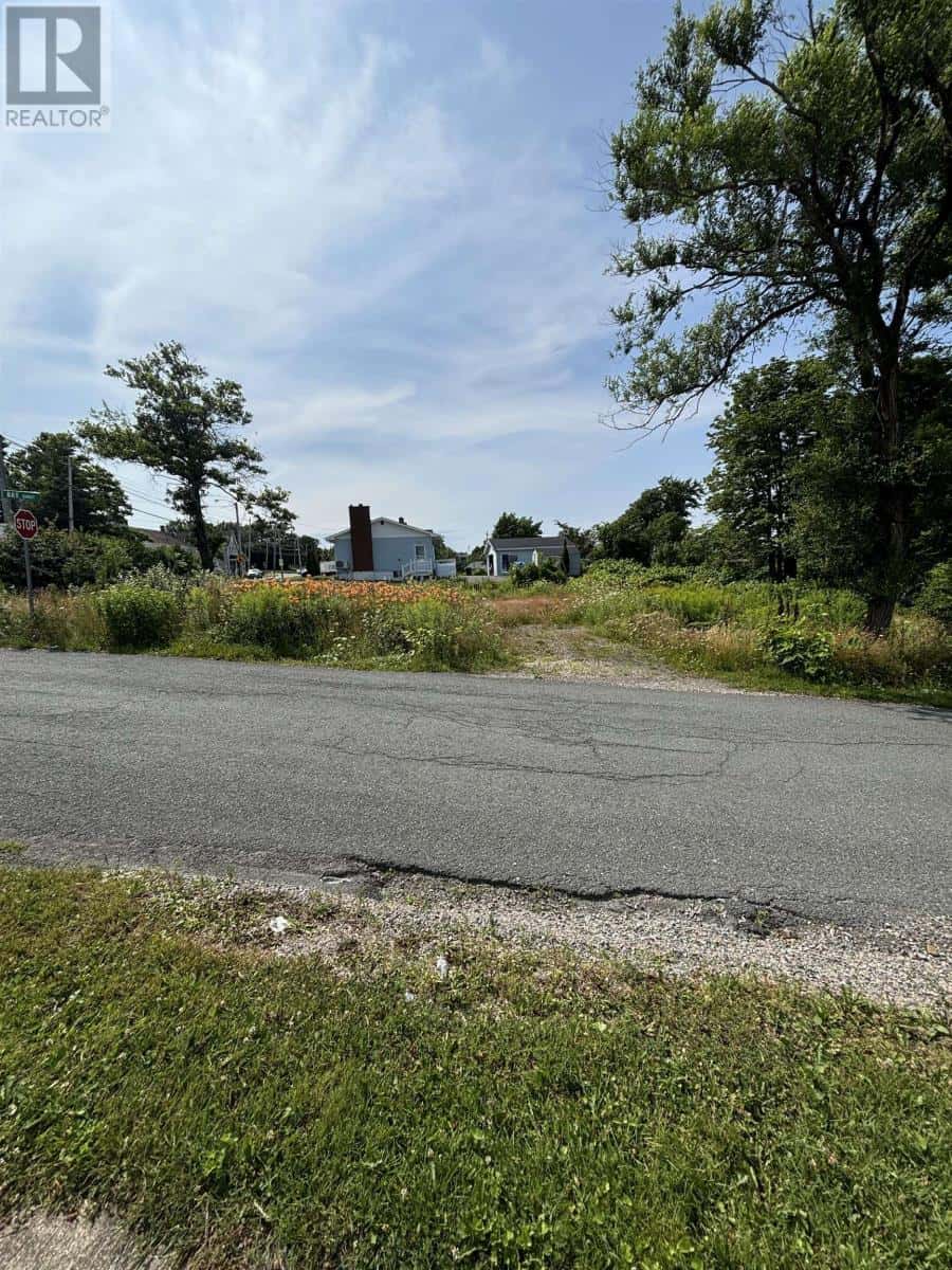 718 Main Street — Glace Bay, Nova Scotia - Photo 4 of 5