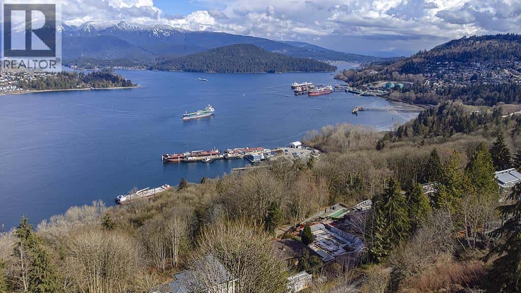 5645 HIGHFIELD DRIVE — Burnaby, British Columbia - Photo 3 of 19