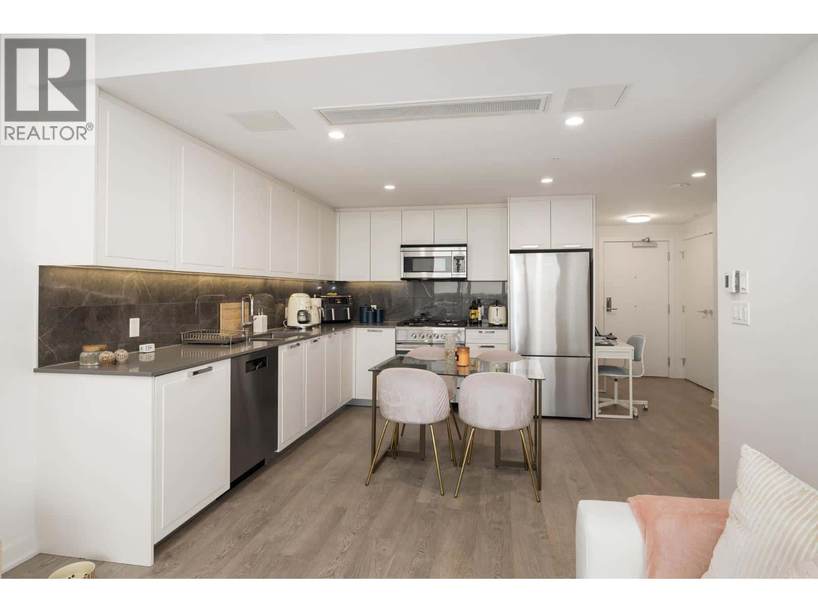 1705 1401 HUNTER STREET — North Vancouver, British Columbia - Photo 5 of 32