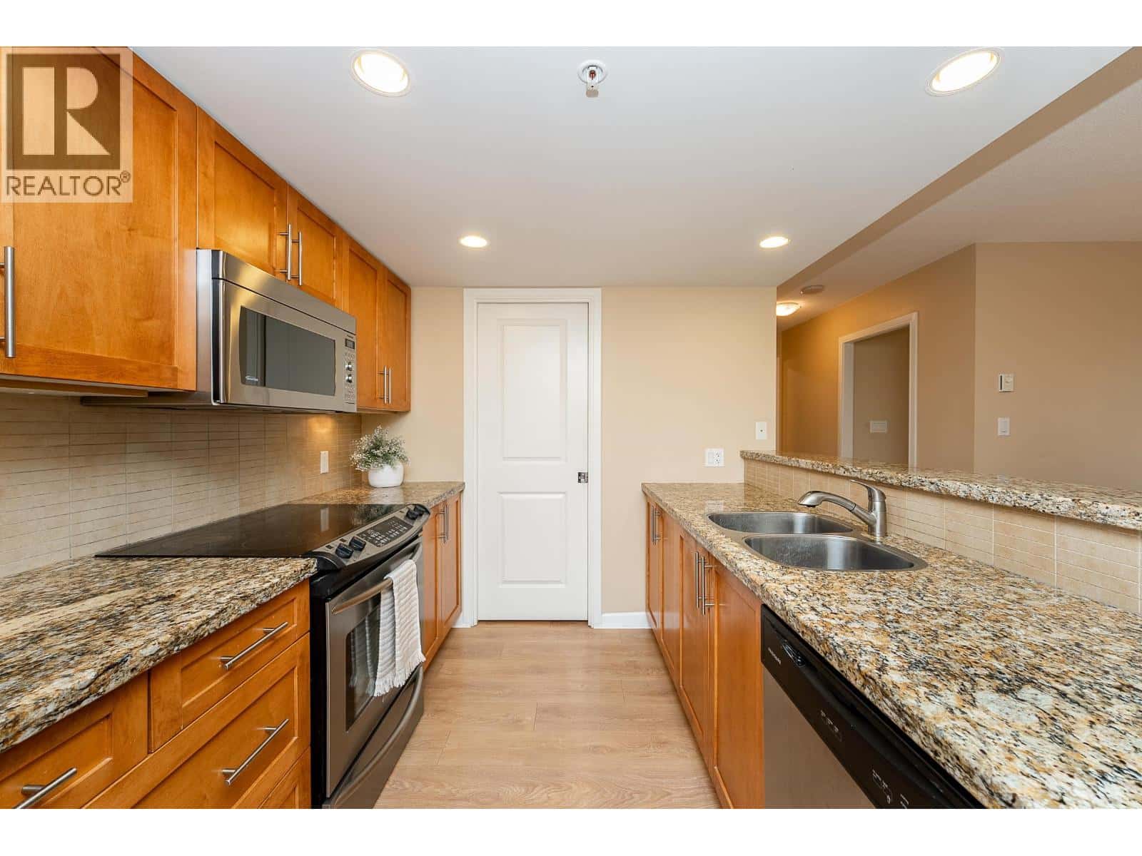 104 288 UNGLESS WAY — Port Moody, British Columbia - Photo 2 of 40