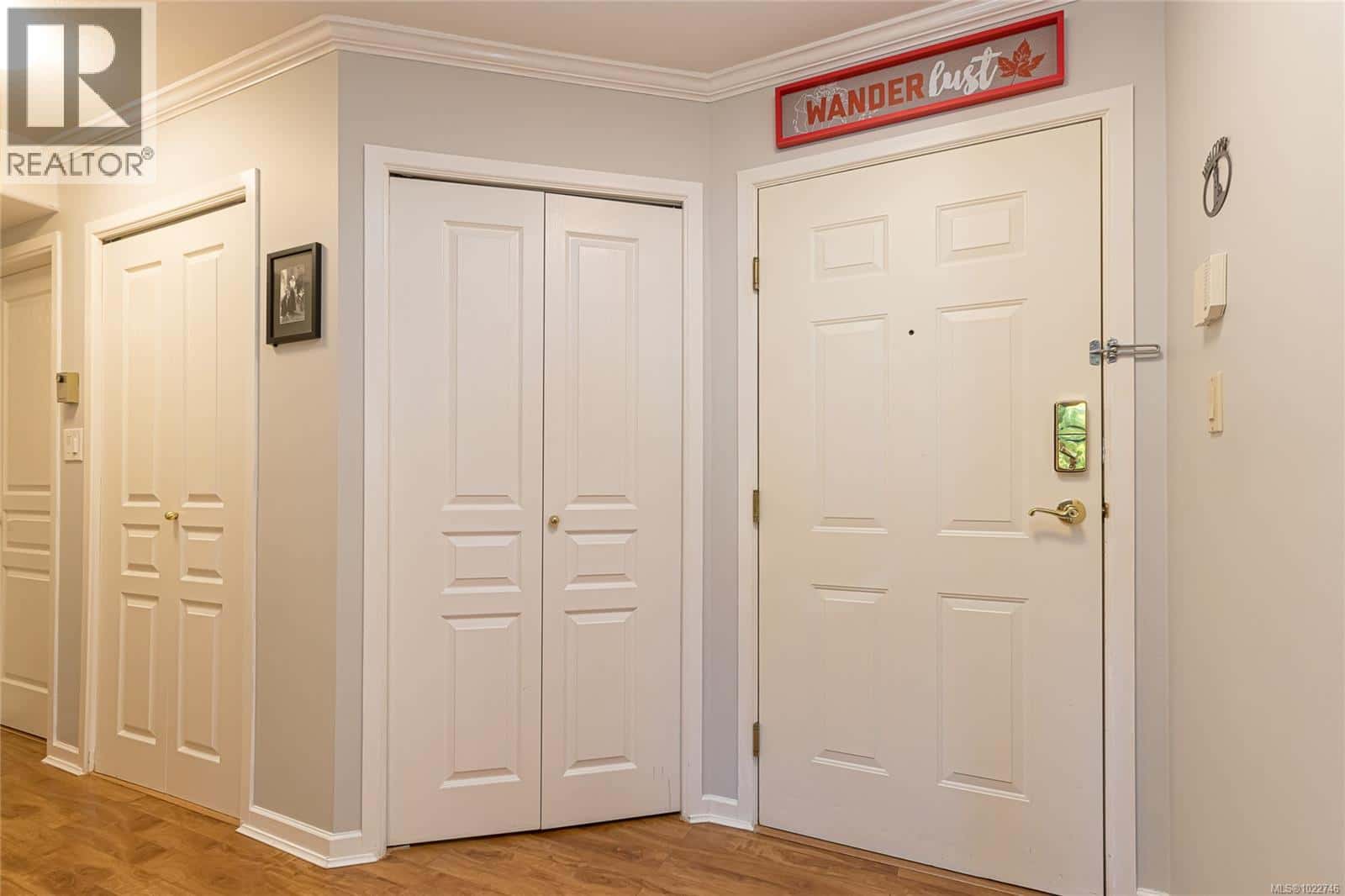 107 27 Songhees Rd — Victoria, British Columbia - Photo 2 of 26