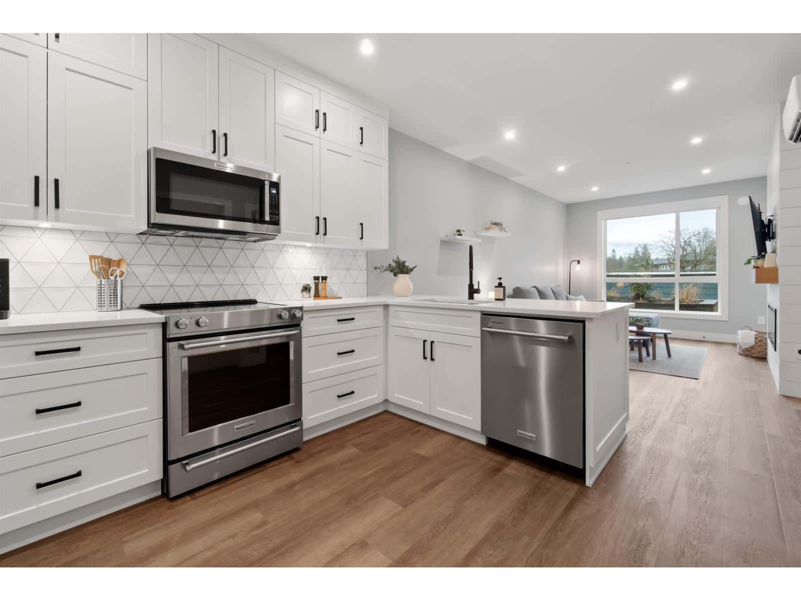 106 470 ESPLANADE AVENUE, Harrison Hot Springs — Harrison Hot Springs, British Columbia - Photo 5 of 19