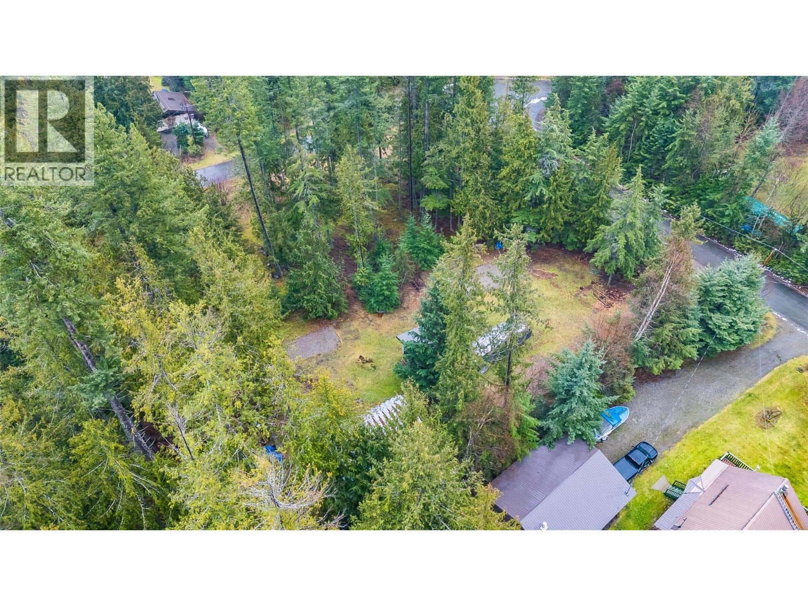 304 Nichols Drive — Schroeder Creek, British Columbia - Photo 3 of 47