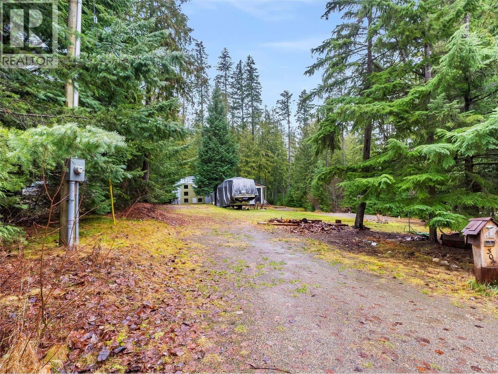 304 Nichols Drive — Schroeder Creek, British Columbia - Photo 5 of 47