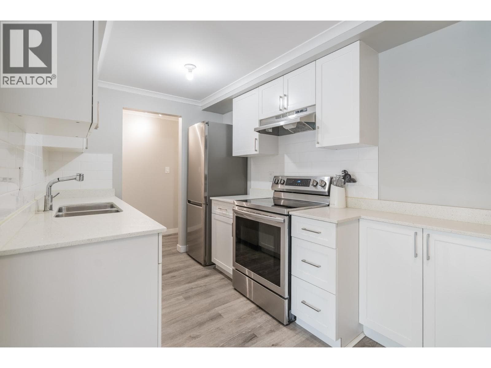 203 2036 COQUITLAM AVENUE — Port Coquitlam, British Columbia - Main photo