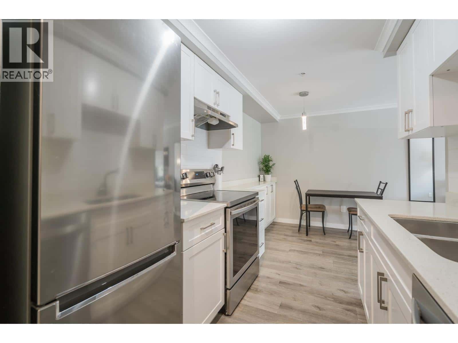 203 2036 COQUITLAM AVENUE — Port Coquitlam, British Columbia - Photo 3 of 22