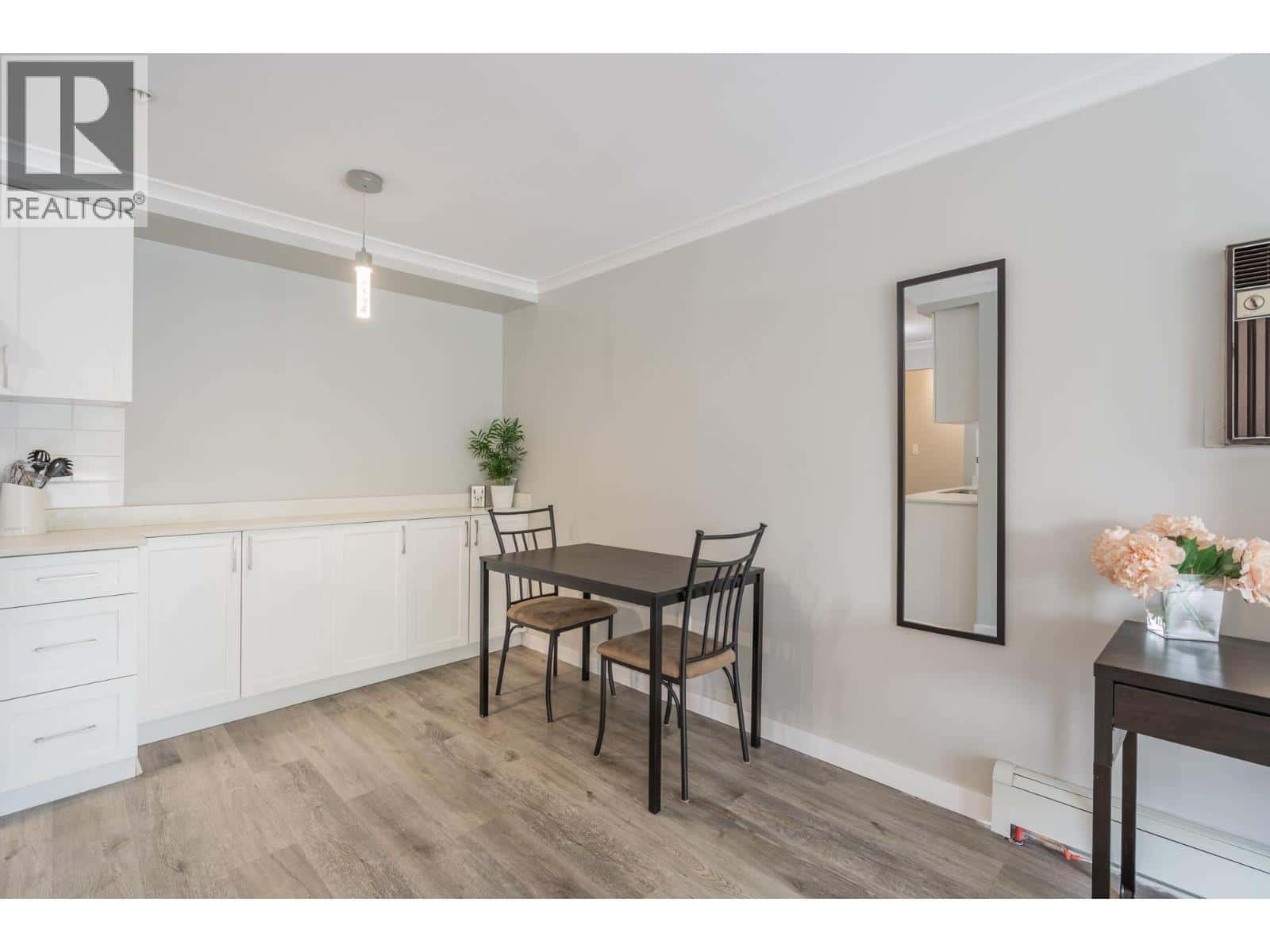 203 2036 COQUITLAM AVENUE — Port Coquitlam, British Columbia - Photo 5 of 22