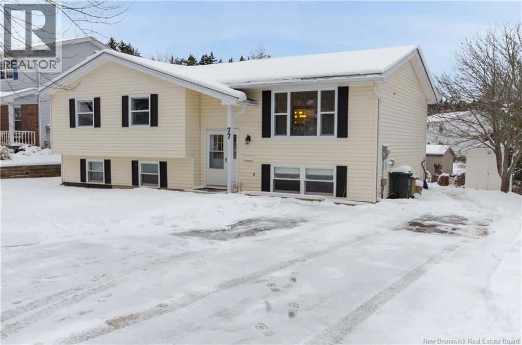 77 Sandalwood Crescent — Saint John, New Brunswick - Photo 2 of 39
