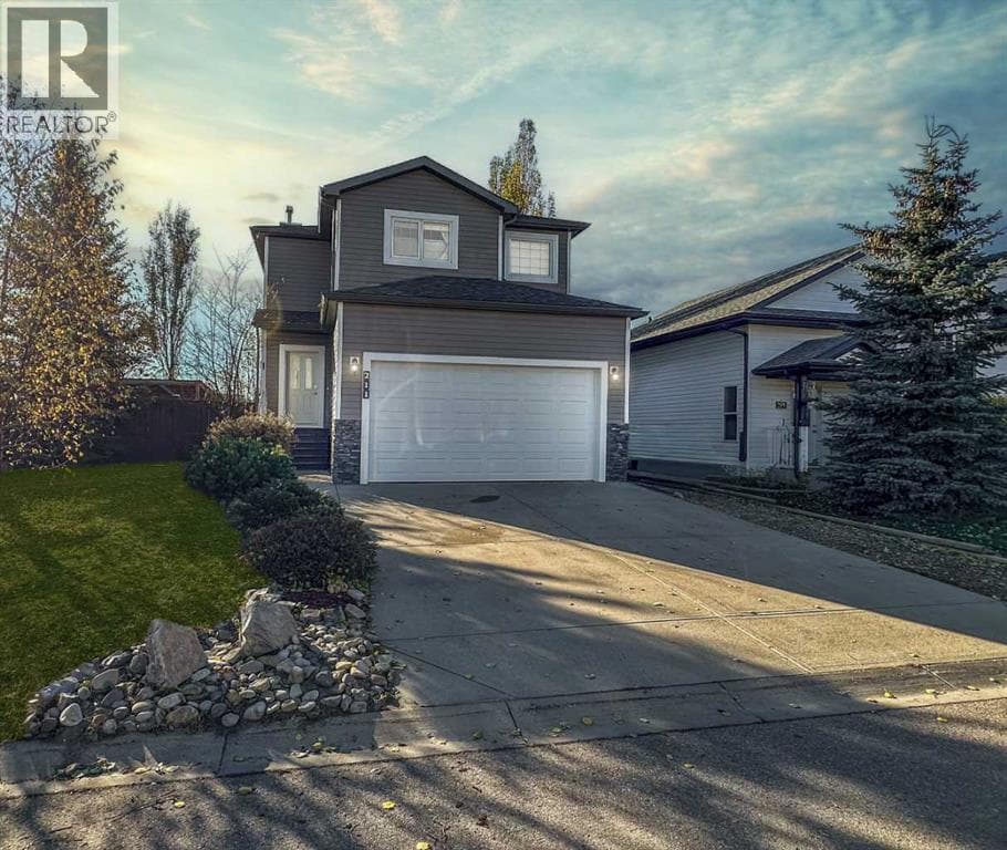 211 11 Avenue NE — Sundre, Alberta - Main photo