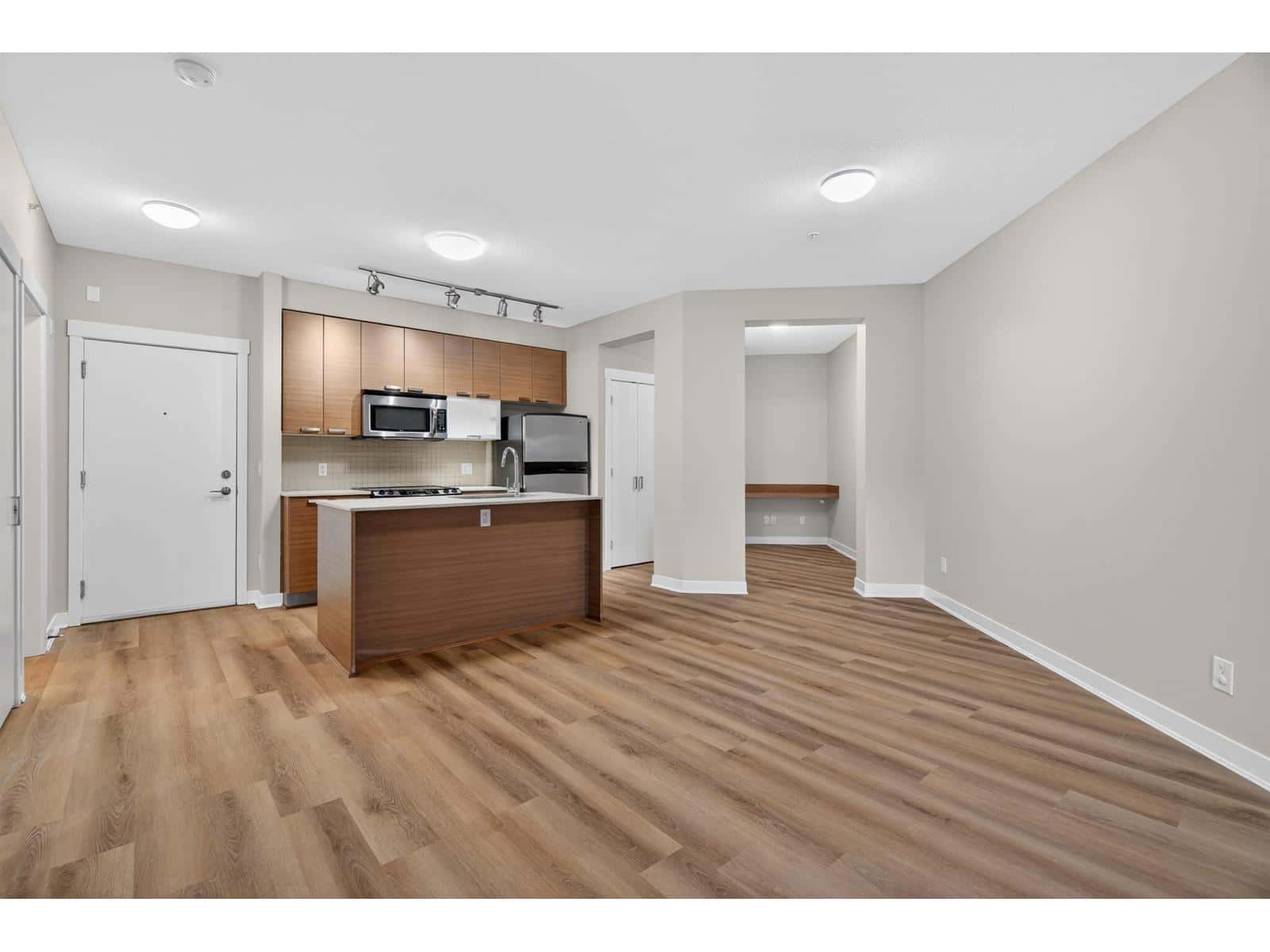 229 18818 68 AVENUE — Surrey, British Columbia - Photo 3 of 33