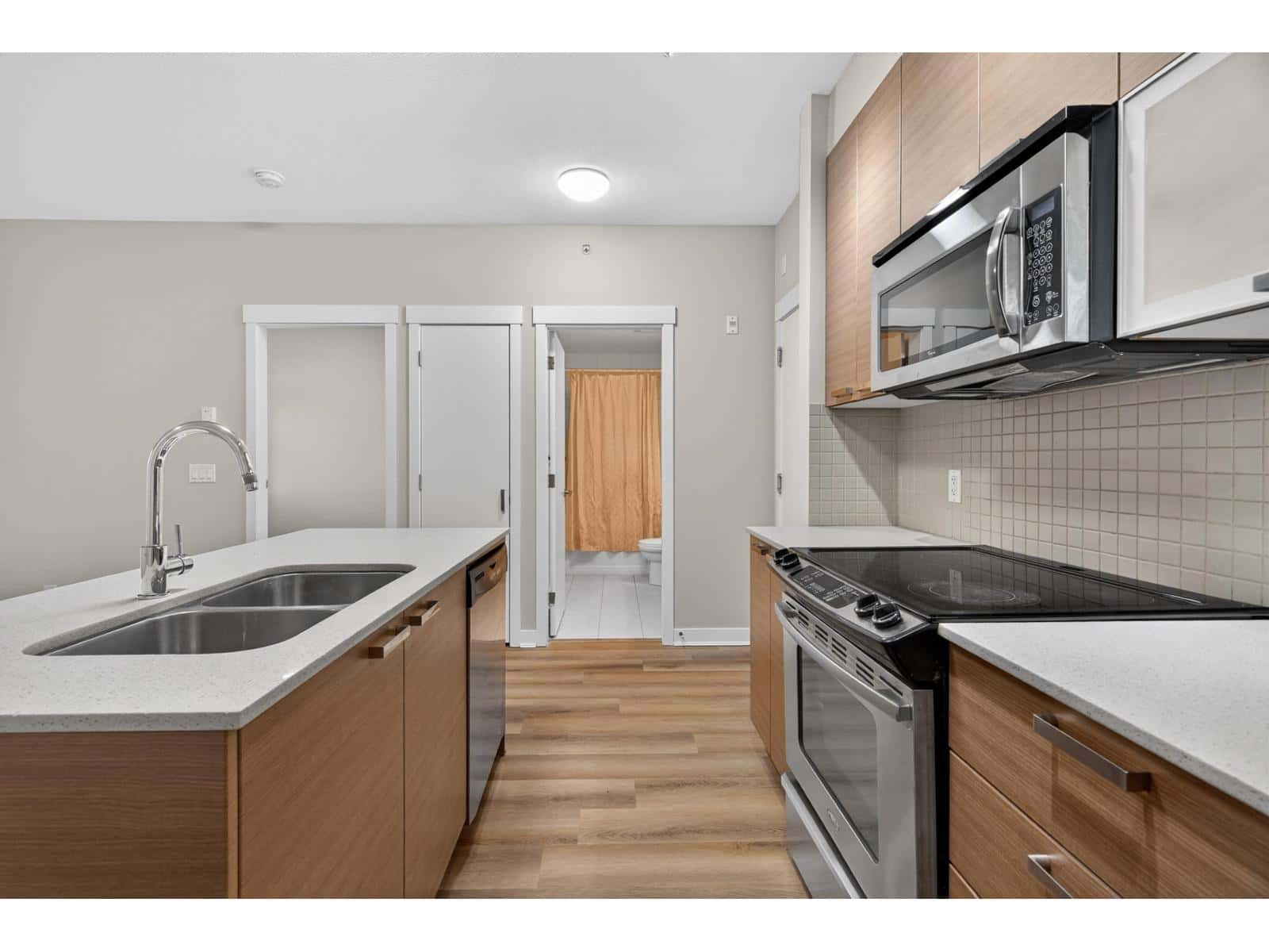 229 18818 68 AVENUE — Surrey, British Columbia - Photo 5 of 33