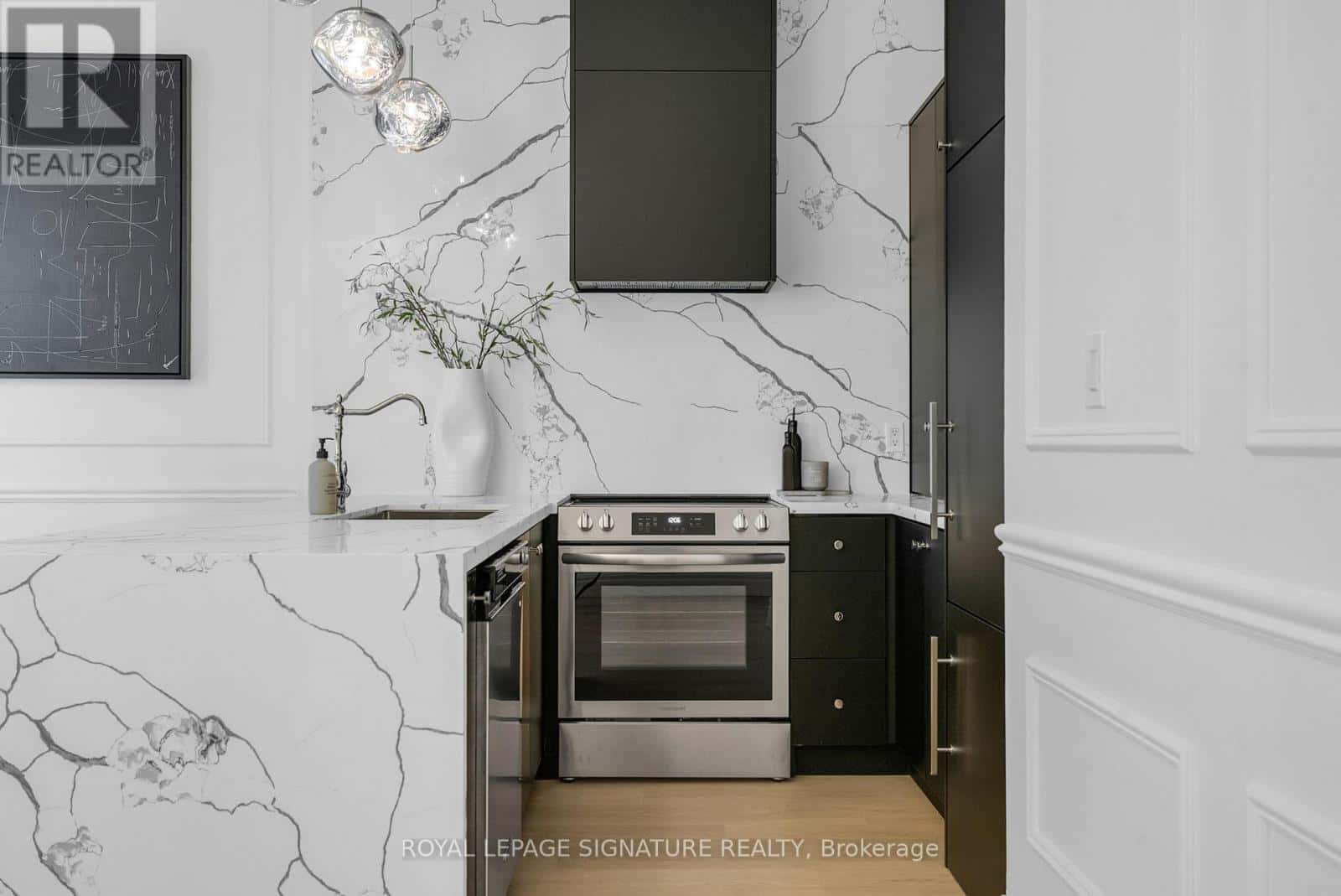 403 - 700 KING STREET — Toronto (Niagara), Ontario - Photo 3 of 35