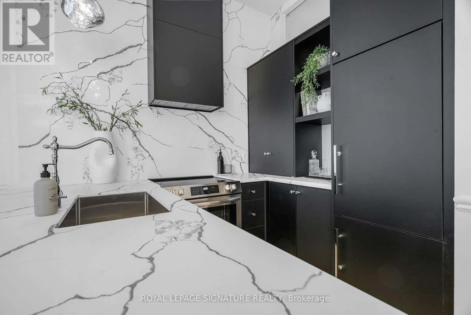 403 - 700 KING STREET — Toronto (Niagara), Ontario - Photo 5 of 35