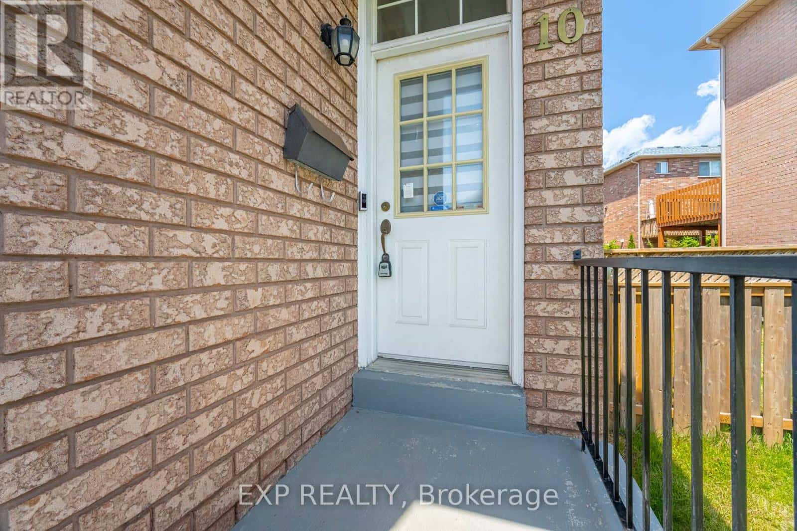 10 SETON PARK ROAD — Toronto (Flemingdon Park), Ontario - Photo 4 of 50