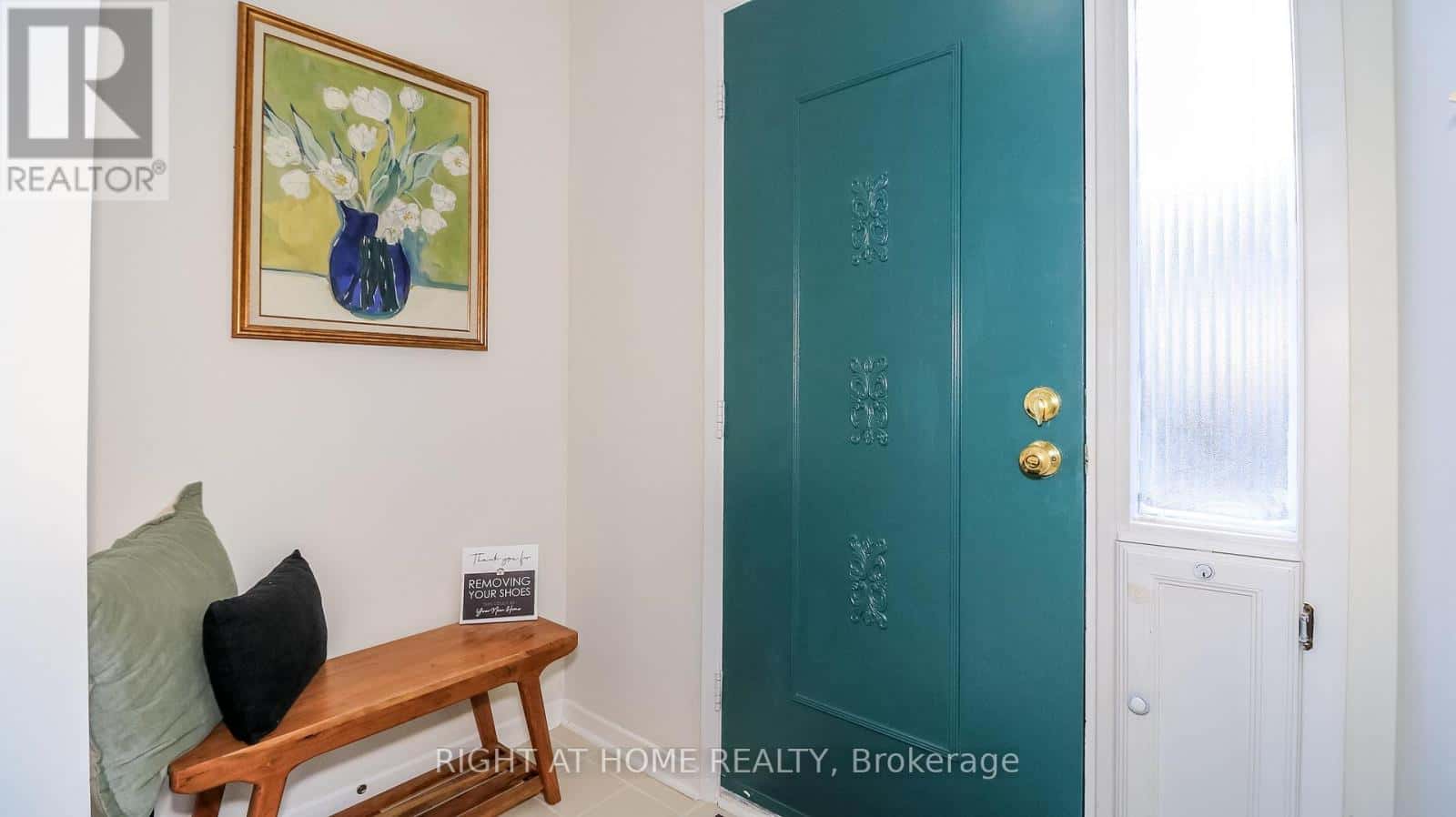 1059 GLEN MHOR CRESCENT — Midland, Ontario - Photo 2 of 30