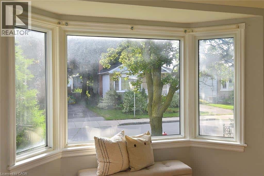 82 EAST 38TH Street — Hamilton, Ontario - Photo 5 of 38