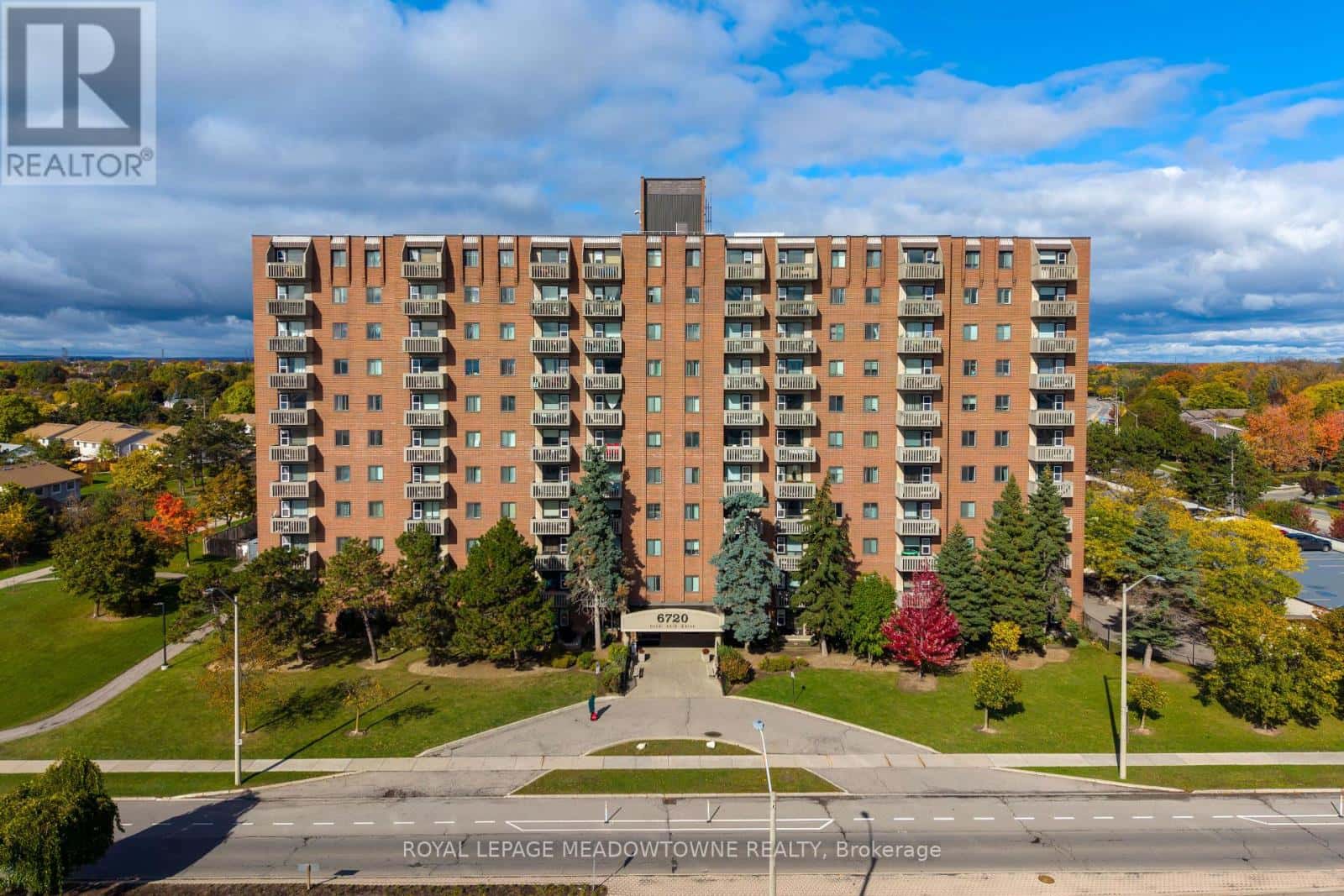 501 - 6720 GLEN ERIN DRIVE — Mississauga (Meadowvale), Ontario - Photo 2 of 40