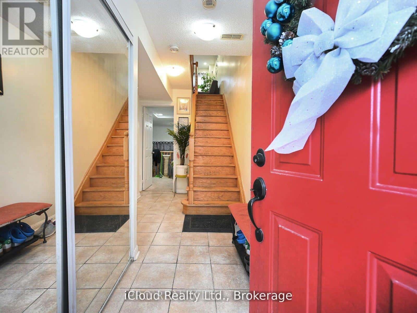 166 - 80 ACORN PLACE — Mississauga (Hurontario), Ontario - Photo 4 of 40